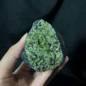 TINH THỂ PERIDOT SPECIMEN, KL: 302,1g | CADA DECOR