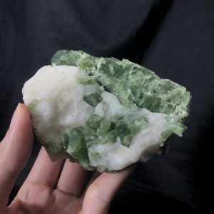 DIOPSITE SPECIMEN – TINH THỂ SƯU TẦM, KL: 330,1g | CADA DECOR